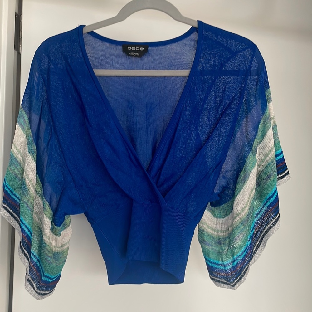 Bebe size small crop top with flare sleeves
